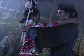 男女僵尸玩刺激抱抱，这魔性的动作让人笑出腹肌