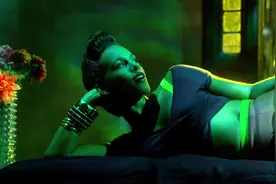 MV 版艾丽西亚·凯斯（Alicia Keys）-《火上女郎》 Girl on Fire