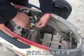 电动车下雨天受潮，不能行驶怎么办？一招教你学会应急骑行视频封面