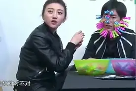 景甜在王俊凯脸上夹了40多个夹子，看着都疼，实名心疼小凯！