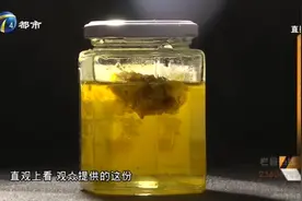 蜂巢蜜里竟然有虫子，市民表示不敢吃，这究竟是怎么回事？视频封面