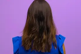 烫发伤头发？巧用护发精油，自己DIY卷发造型，简单实用又好看！