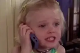 爱尔兰小女孩打电话给拆房公司请求帮忙把学校拆了视频封面