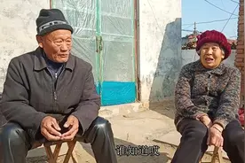 父母两人都生病，看姊妹3个怎么做的父母直夸孝顺，值得我们学习