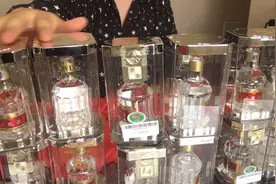 今天到货了一批五粮液普五50毫升，拆箱来看一下迷你版普五！