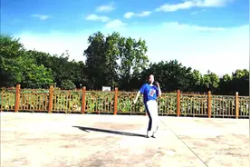 云裳广场舞《情歌2019》肖肖老师简单活力健身舞 花非花演示版