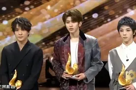 微博之夜年度流行音乐人：王源，张艺兴，蔡徐坤，薛之谦，华晨宇视频封面