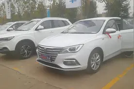 上汽荣威i5，自动挡落地8万，帝豪落地8万，这两款车谁更好一点？视频封面