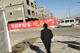 老乡在克拉玛依打工，月入三万，看看都干啥活？其实还是挺辛苦的视频封面