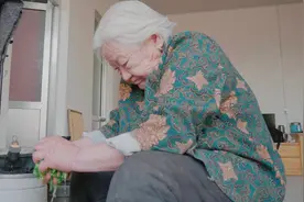 奶奶预计自己大限将至了，几句话说的我心里不是滋味，怎么劝好呢视频封面