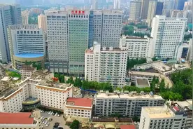 航拍武汉同济医院主院区，感觉比郑州大学第一附属医院还要大！