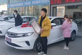 7万多买辆吉利帝豪GL手动挡，操控好，空间也大，隔音真的很出色