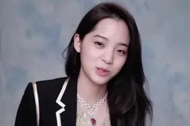 欧阳娜娜内衣广告被狠酸穿太多 网友：钱太好赚了视频封面