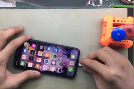 苹果手机插数据线提示还剩0%充不进电，动动这儿正常了，遇到过吗