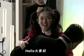谢娜新书晒出双胞胎女儿多张照片，跳跳俏俏扎小辫，又萌又可爱视频封面