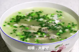 苦藠鸭掌汤这样做，汤色奶白，味道鲜美，清热解暑。