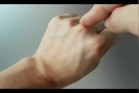 演示拳头记忆法：学完《年月日》大月小月分不清的同学，速看！