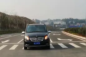 高速公路出行高峰期，一招易保平安，9成的车主甚至老司机都忽略视频封面