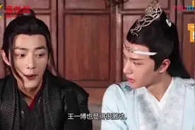 肖战采访中说漏嘴，气得王一博想抢话筒，肖战反应太逗视频封面