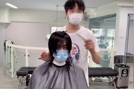 男子想要长发及腰，过程缓慢看的审美疲劳，改造后帅的不一般