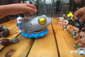 儿童玩具，变形金刚葫芦娃爷爷被僵尸博士抓走孩子们快去救爷爷吧视频封面