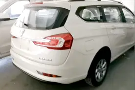 据说是最便宜的旅行车，小伙看了很心动，质量怎么样能不能买？