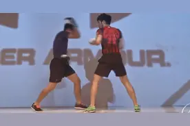 高以翔现场拳击秀，身穿肌肉服打拳击，拳拳都很专业视频封面