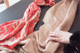 旧窗帘别再丢！拿来和旧床单缝到一起，方法巧妙成品实用