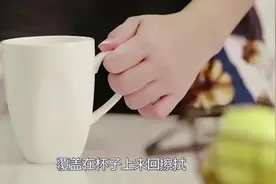 玻璃茶杯如何清洗？小姐姐只用了一招，就让茶杯焕然一新