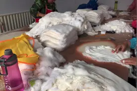 兔毛派克服很廉价，但是制作程序很繁琐，看看家兔褥子的制作过程视频封面