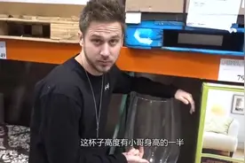 5元一杯的自助饮料，当小哥拿出杯子时，服务员脸都绿了视频封面
