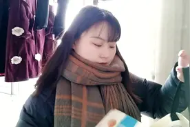 成为一名医生需要看多少书，来医学生的书架上看一看视频封面