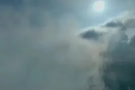 雨后泰山，云雾缭绕似仙境图片