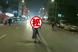 台州女子在路中央跳舞拍视频 交警态度很明确：罚图片