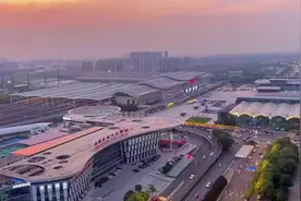 镜相｜夕阳西下现火烧云 层层叠叠似万马奔腾图片