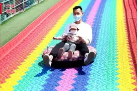 视频︱东营：打卡遛娃好去处 水上乐园嗨翻天图片