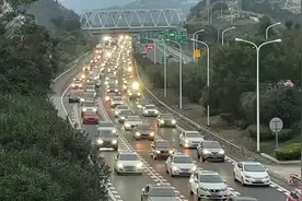 今明将迎返程高峰 避开拥堵路段 请看泉州高速交警推荐绕行路线图片