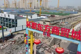 济南环联夜市搬迁后旧址建起多座高层住宅楼图片