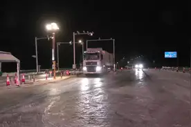 绥芬河公路口岸首批鲜活红帝王蟹顺畅通关图片