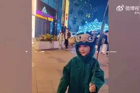 还原度真高！奶奶给孙女缝的“结界兽”套装回头率爆表图片