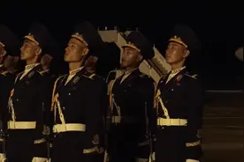 俄防长绍伊古抵达朝鲜，仪仗队列队迎接图片