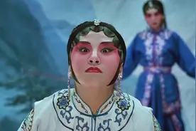 影视：十三妹上台唱戏，关键时刻拉肚子，这段太搞笑了