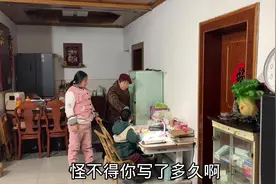 半夜3点，弟弟起来写寒假作业，是梦游还是另有隐情