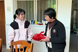 乔迁新居收了多少红包？娘家一个就3680元，婆婆一大袋给儿媳