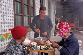 100元买了一只两斤半的土鸡，炖鹿茸菇给啤酒叔补补气血#火热话题