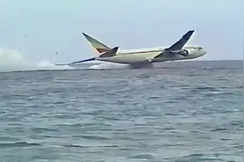 被摄像机真实记录到的空难事故—埃塞俄比亚961号航班劫机事故视频封面