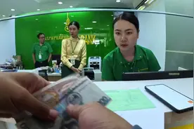 今天带大家看一下一百美元到底能换多少老挝币#美元#老挝