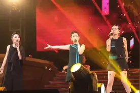 SHE《super star》现场版激情澎湃，魅力四射视频封面