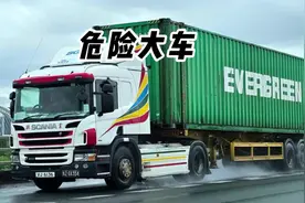 千万不要和大车抢道加塞... #大车 #卡车 #货车视频封面