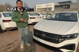 我告诉你朗逸买1.5T还是1.5自吸好，你告诉我朗逸买哪个配置好？